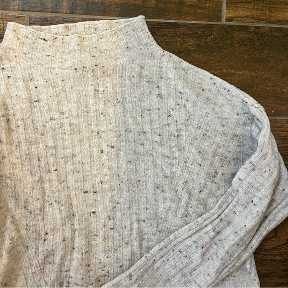 Old Navy gray ribbed mock neck sweater medium - Picture 2 of 4